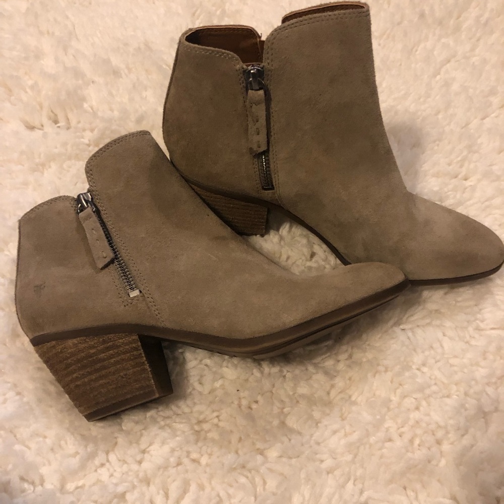 🔥 🔥 Beautiful Frye booties 🔥 🔥 - Picture 2 of 8